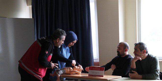 inancli-okullar-icin-ogretmenler-birinci-yardim-egitimi-aliyor-kAr9ljIv.jpg