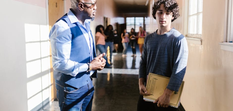 Ogretmen-Rolu-Mu-724-Iletisim-Hatti-Mi-MEB8217in-Projesi-Tartisma-Yaratti-featured