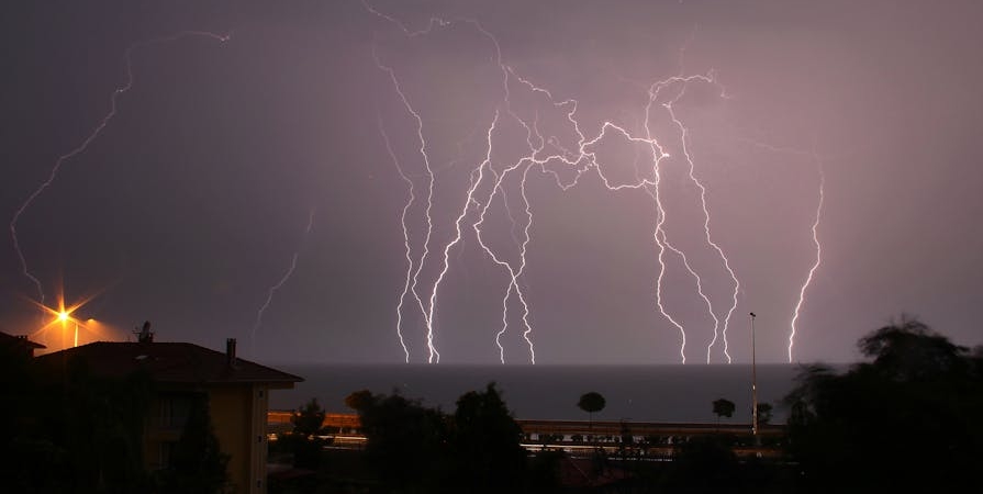 Meteoroloji8217den-14-Ilde-Siddetli-Yagis-ve-Firtina-Alarmi-featured