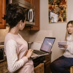 Ogretmenler-Online-Seminerlerde-Kesintisiz-Deneyim-Icin-Ne-Yapmali-featured