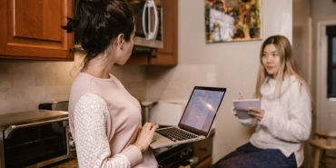 Ogretmenler-Online-Seminerlerde-Kesintisiz-Deneyim-Icin-Ne-Yapmali-featured