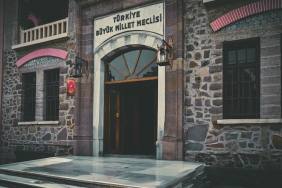 Egitim-Emekcilerinden-Meclis8217e-Yuz-Bin-Imza-Insanca-Ucret-ve-Adil-Emeklilik-featured