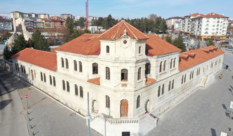 Resmi-Gazete-Yayimlandi-Egitim-Camiasi-Beklentili-featured