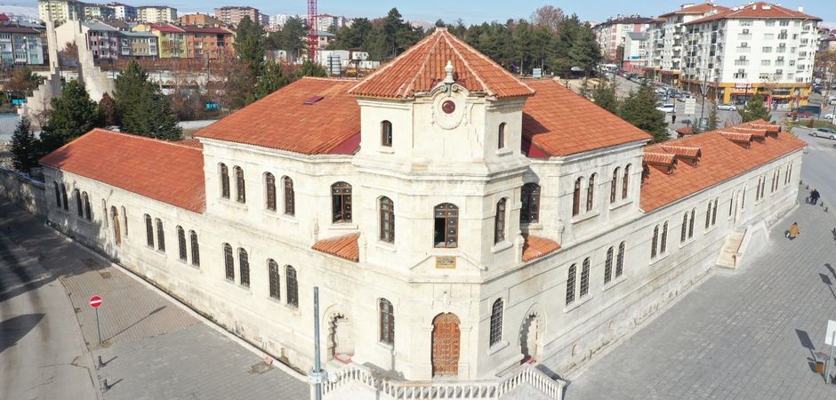 Resmi-Gazete-Yayimlandi-Egitim-Camiasi-Beklentili-featured